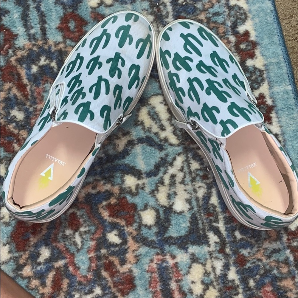 Cactus 🌵 volatile sneakers side zip!